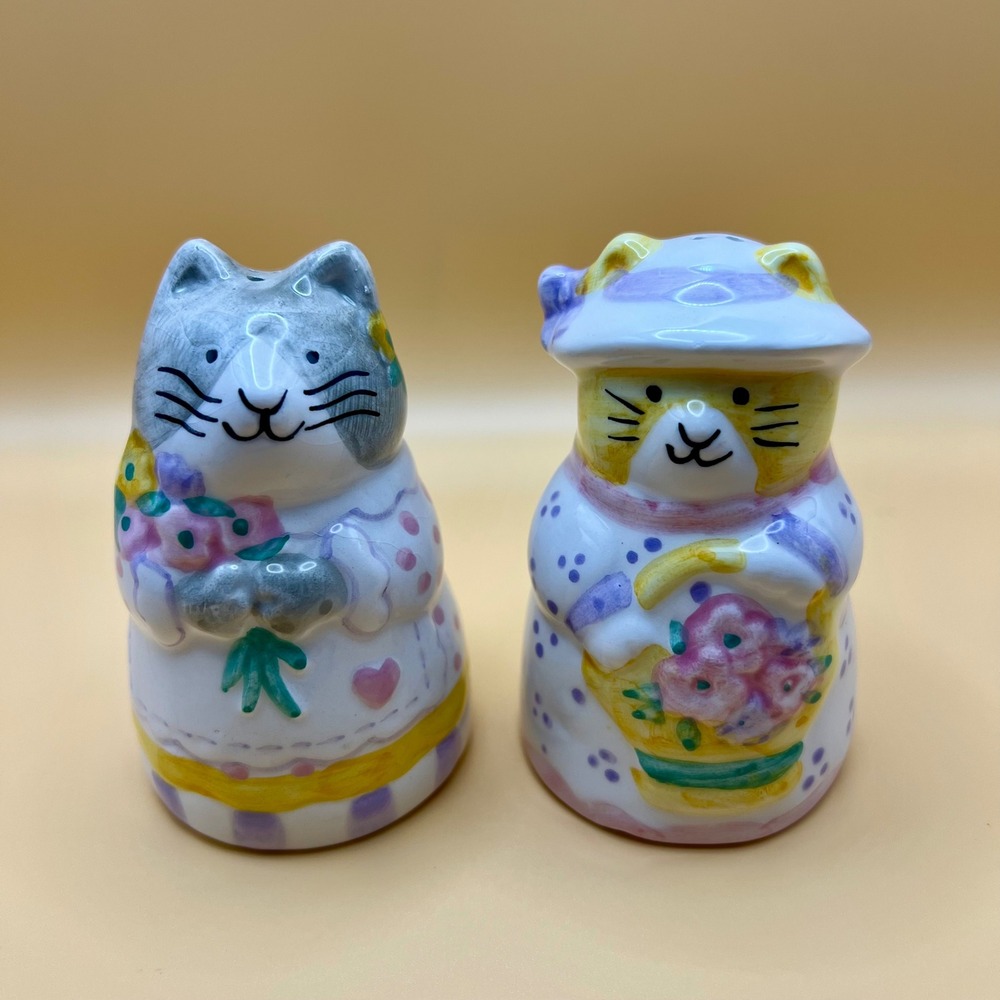 Vintage Ceramic Cats Salt & Pepper Shakers Victorian Garden‎ Grandmacore Kitsch